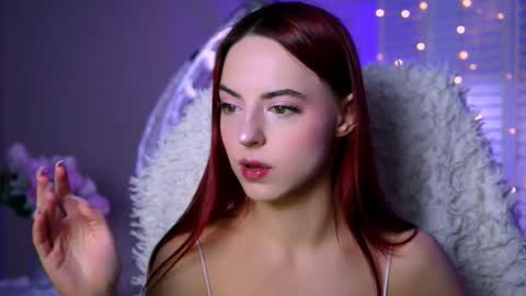 Snapshot of evanellson chatting on 10.20.25 Eva online show from 10.20.25