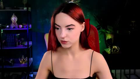 Snapshot of evanellson chatting on 10.21.25 Eva online show from 10.21.25