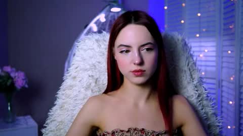 Snapshot of evanellson chatting on 10.25.25 Eva online show from 10.25.25