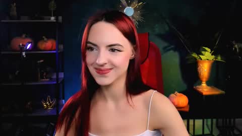 Snapshot of evanellson chatting on 10.30.25 Eva online show from 10.30.25