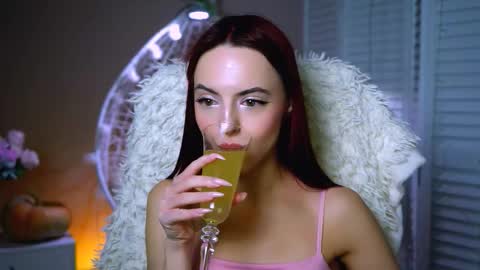 Snapshot of evanellson chatting on 11.02.25 Eva online show from 11.02.25