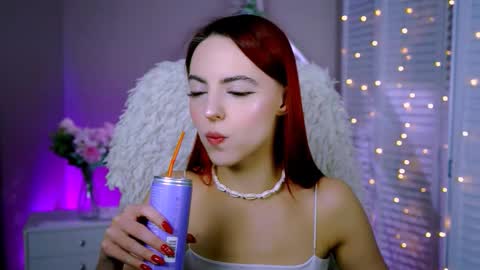 Snapshot of evanellson chatting on 11.21.25 Eva online show from 11.21.25