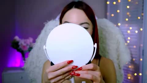 Snapshot of evanellson chatting on 11.22.25 Eva online show from 11.22.25