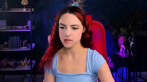 Snapshot of evanellson chatting on 11.23.25 Eva online show from 11.23.25