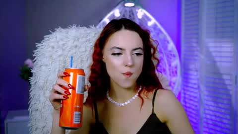 Snapshot of evanellson chatting on 11.26.25 Eva online show from 11.26.25