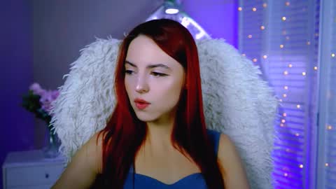 Snapshot of evanellson chatting on 11.28.25 Eva online show from 11.28.25