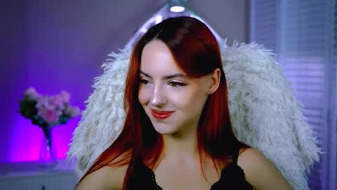 Snapshot of evanellson chatting on 11.30.25 Eva online show from 11.30.25