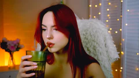 Snapshot of evanellson chatting on 12.04.25 Eva online show from 12.04.25