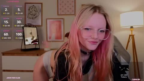 Snapshot of evangel1ne chatting on 12.12.24 evangel1ne online show from 12.12.24