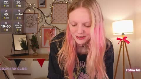 Snapshot of evangel1ne chatting on 01.05.25 evangel1ne online show from 01.05.25