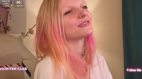 Snapshot of evangel1ne chatting on 01.05.25 evangel1ne online show from 01.05.25