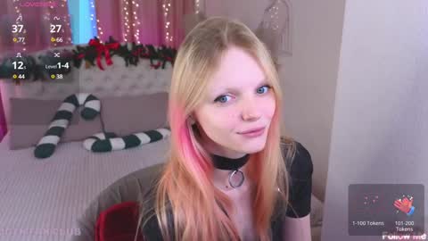 Snapshot of evangel1ne chatting on 01.10.25 evangel1ne online show from 01.10.25