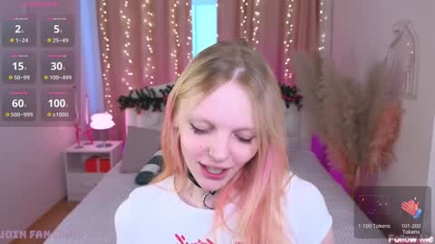 Snapshot of evangel1ne chatting on 01.10.25 evangel1ne online show from 01.10.25