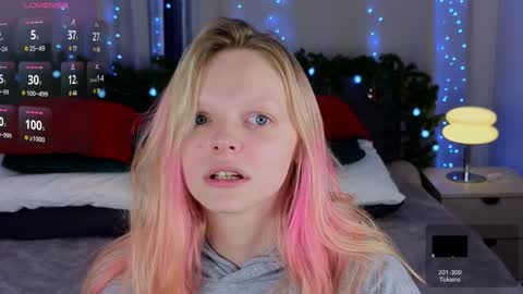 Snapshot of evangel1ne chatting on 01.12.25 evangel1ne online show from 01.12.25