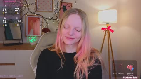 Snapshot of evangel1ne chatting on 02.05.25 evangel1ne online show from 02.05.25