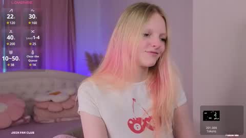 Snapshot of evangel1ne chatting on 03.09.25 evangel1ne online show from 03.09.25