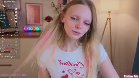 Snapshot of evangel1ne chatting on 09.10.25 evangel1ne online show from 09.10.25