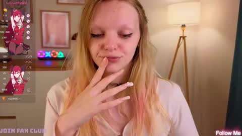 Snapshot of evangel1ne chatting on 09.28.25 evangel1ne online show from 09.28.25