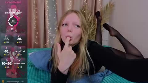 Snapshot of evangel1ne chatting on 10.11.25 evangel1ne online show from 10.11.25