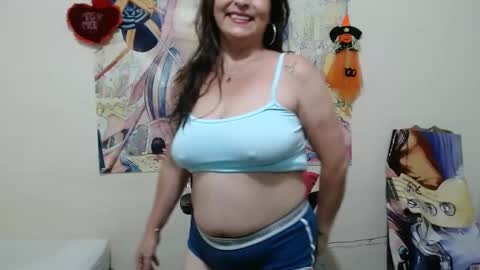 Snapshot of evangelinhotxxx33 chatting on 12.17.24 Eva online show from 12.17.24