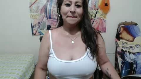 Snapshot of evangelinhotxxx33 chatting on 01.11.25 Eva online show from 01.11.25