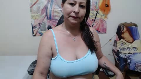 Snapshot of evangelinhotxxx33 chatting on 02.12.25 Eva online show from 02.12.25