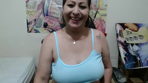 Snapshot of evangelinhotxxx33 chatting on 02.18.25 Eva online show from 02.18.25