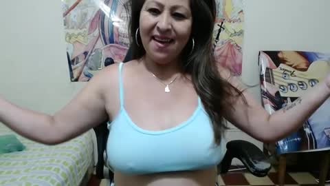 Snapshot of evangelinhotxxx33 chatting on 03.01.25 Eva online show from 03.01.25