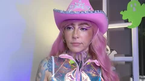 Snapshot of evangelyne1 chatting on 10.31.25 Evangelyne online show from 10.31.25