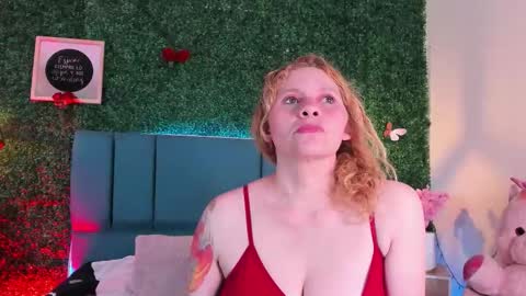 Snapshot of evangelyne_rose chatting on 02.04.26 Evangelyne online show from 02.04.26