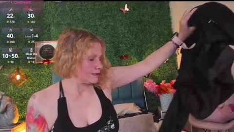 Snapshot of evangelyne_rose chatting on 02.20.26 Evangelyne online show from 02.20.26