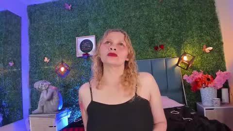Snapshot of evangelyne_rose chatting on 02.23.26 Evangelyne online show from 02.23.26