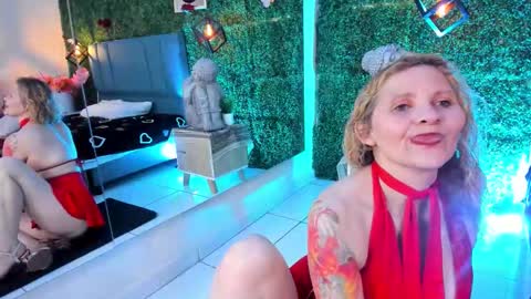 Snapshot of evangelyne_rose chatting on 02.24.26 Evangelyne online show from 02.24.26