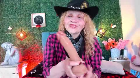 Snapshot of evangelyne_rose chatting on 02.27.26 Evangelyne online show from 02.27.26