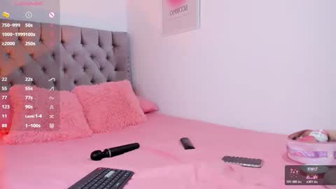 Snapshot of evaolimpo chatting on 10.17.25 Eva Olimpo online show from 10.17.25