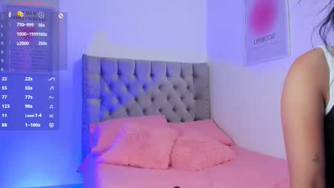 Snapshot of evaolimpo chatting on 10.28.25 Eva Olimpo online show from 10.28.25