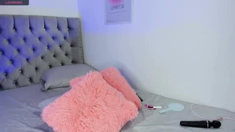 Snapshot of evaolimpo chatting on 11.14.25 Eva Olimpo online show from 11.14.25