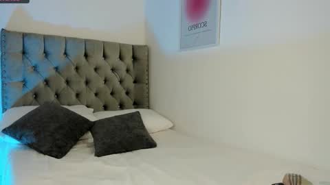 Snapshot of evaolimpo chatting on 12.15.25 Eva Olimpo online show from 12.15.25