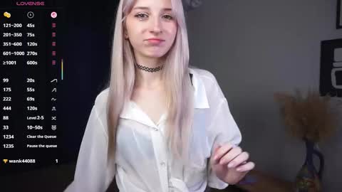 Snapshot of evaqt chatting on 09.25.25 Eva online show from 09.25.25