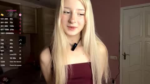 Snapshot of evaqt chatting on 12.05.25 Eva online show from 12.05.25