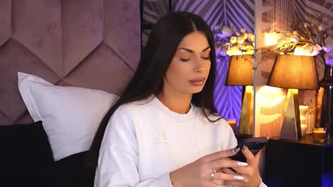 Snapshot of evarhea chatting on 11.10.25 EvaRhea online show from 11.10.25