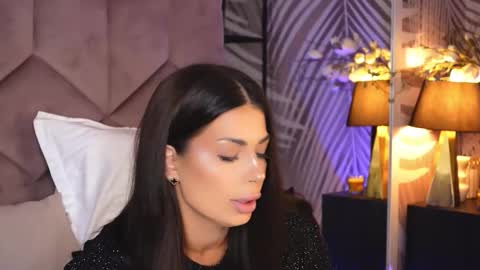 Snapshot of evarhea chatting on 11.12.25 EvaRhea online show from 11.12.25