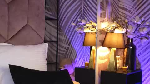 Snapshot of evarhea chatting on 11.19.25 EvaRhea online show from 11.19.25