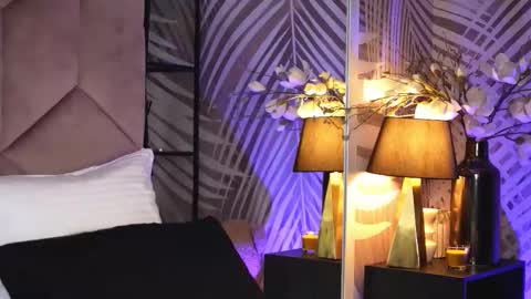 Snapshot of evarhea chatting on 11.20.25 EvaRhea online show from 11.20.25