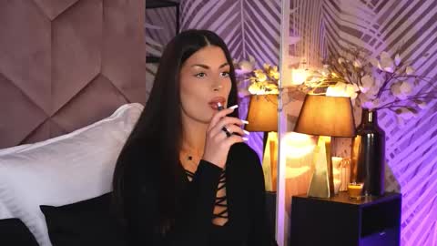 Snapshot of evarhea chatting on 11.24.25 EvaRhea online show from 11.24.25