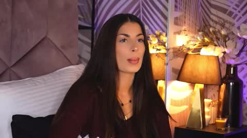 Snapshot of evarhea chatting on 11.28.25 EvaRhea online show from 11.28.25