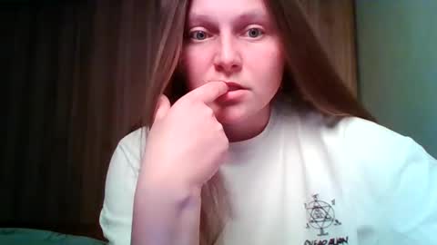 Snapshot of evasapples2026 chatting on 06.04.26 evasapples2026 online show from 06.04.26
