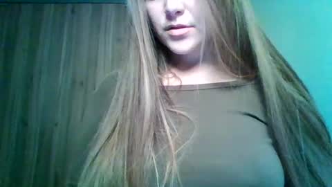 Snapshot of evasapples2026 chatting on 06.17.26 evasapples2026 online show from 06.17.26