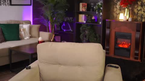 Snapshot of evasunderland chatting on 01.21.25 Eva online show from 01.21.25