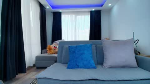 Snapshot of evasweet__ chatting on 11.07.25 EVA LUNA online show from 11.07.25